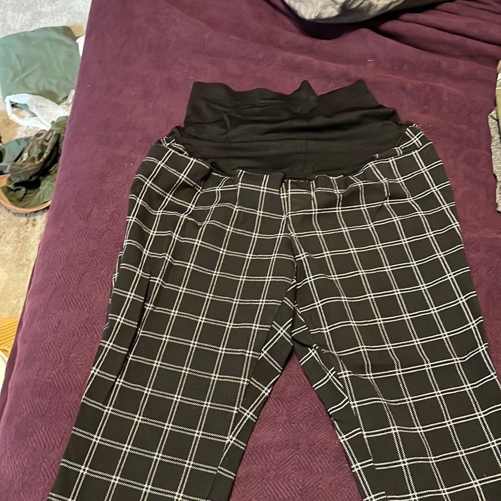 Old Navy maternity pixie pants!
